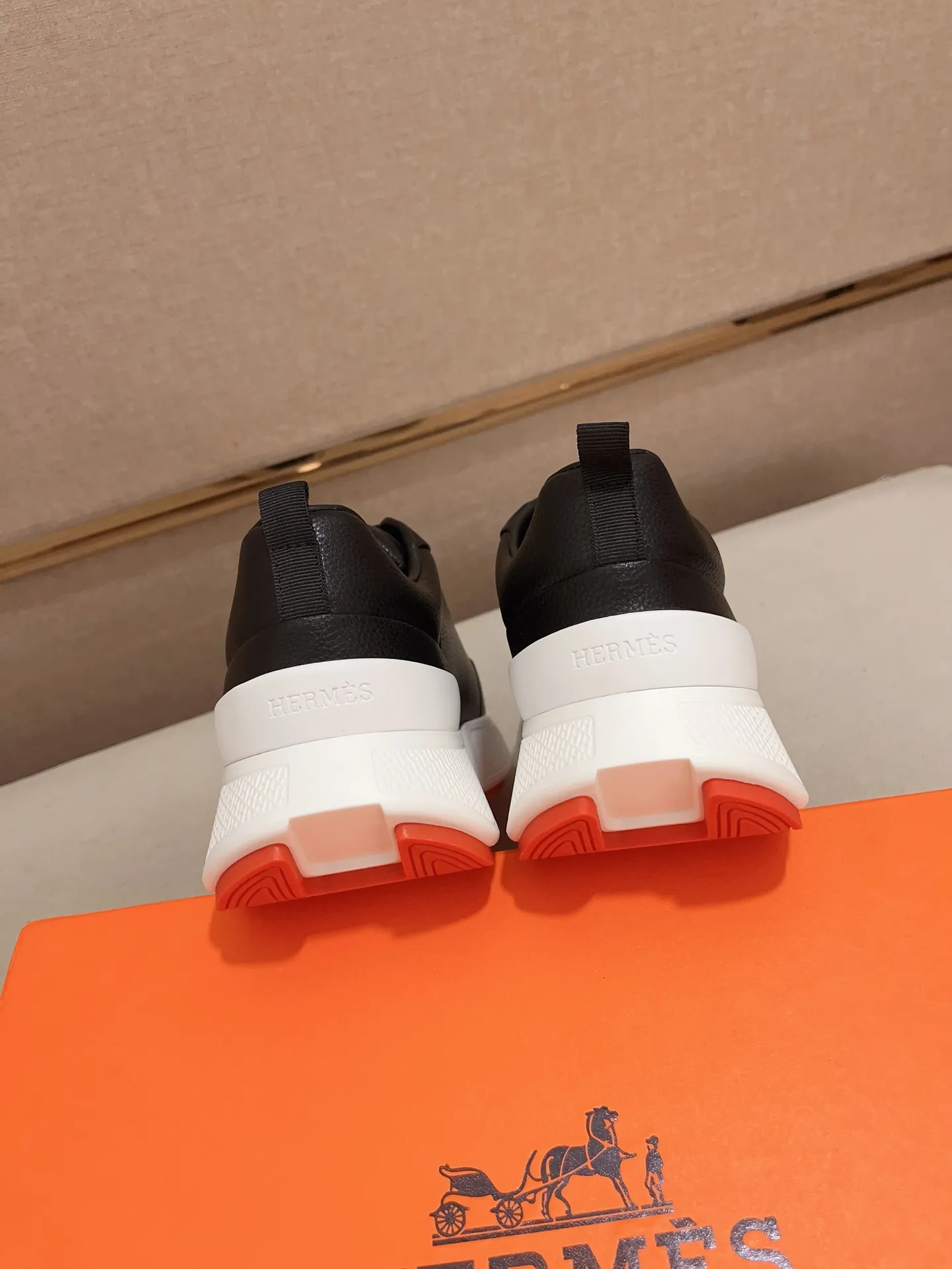 Men's clothing and shoes💰: 442💰《HERMES》【Classic original single version】Hermès; top 🔝purchase agent🔍🔍men's latest 🇺🇸 counter sales simultaneously, imported from Italy original ▲▲cowhide ▲▲ (high-end, nobility, class) ) Exquisite workmanship (Italian 🇮🇹 imported water-dyed 🐂 cowhide lining) sole: original sole provided by the original factory, ⚠️exclusive double-layer activity·TPR·rubber·combined molded outsole; super comfortable·wear-resistant·non-slip·environmental protection The real thing is more beautiful if you take the real thing (high quality, follow the order). You can enter and exit the counter at will * Number of yards: 38-44 (45 can be customized and cannot be returned or exchanged)